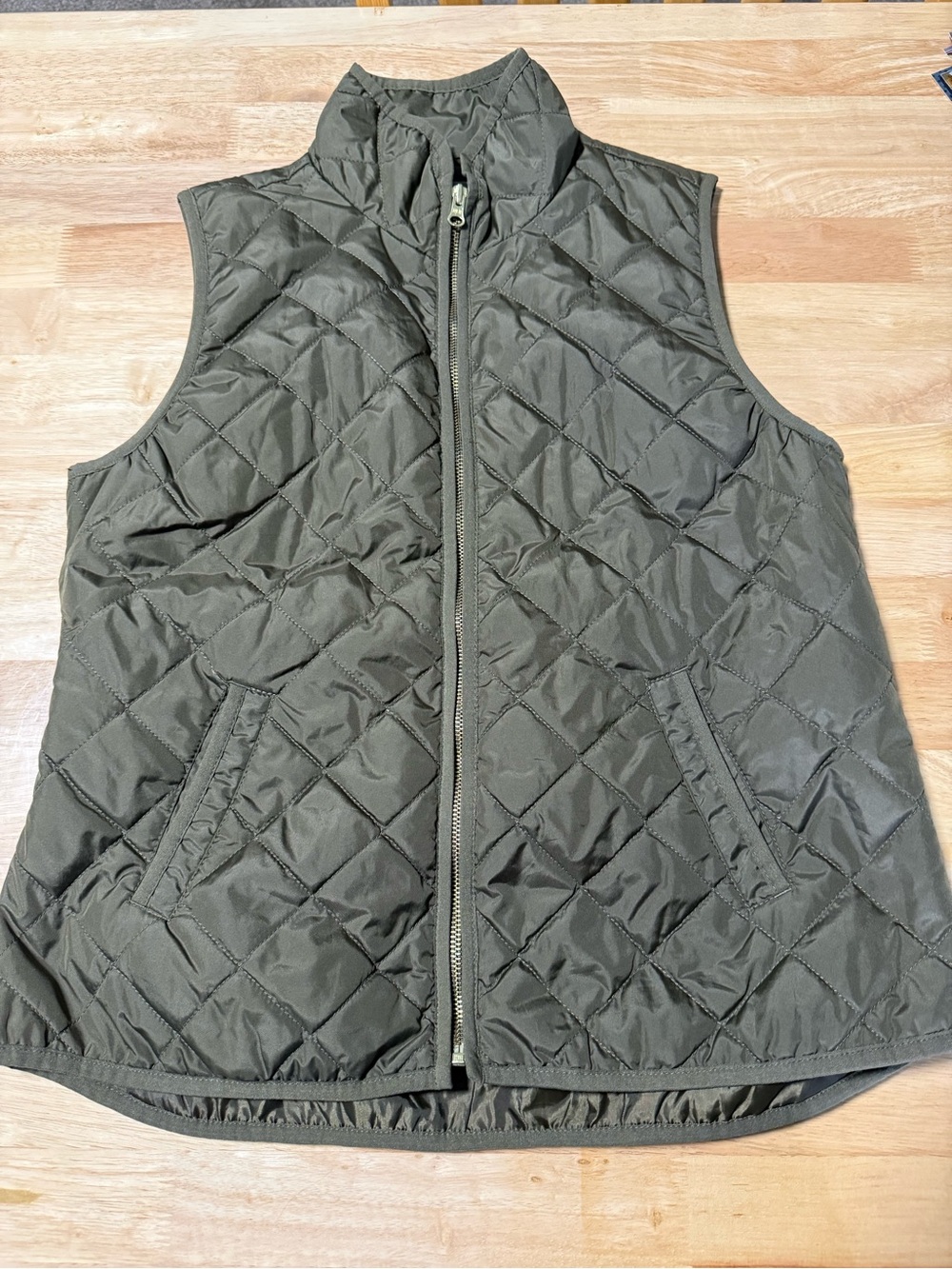 Old Navy Olive Green Quilted Vest Women’s Size Medium Full Zip Lightweight